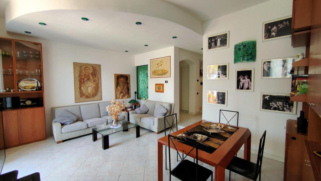 Un Balcone In Pineta Apartment เฟสซาโน ภายนอก รูปภาพ